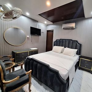 Divine Hotel Lahore